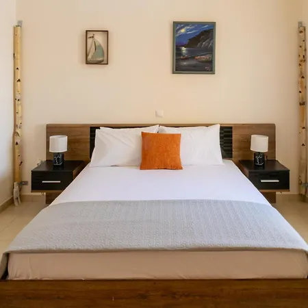 Kirina Private Traditional House Kamari (Santorini)