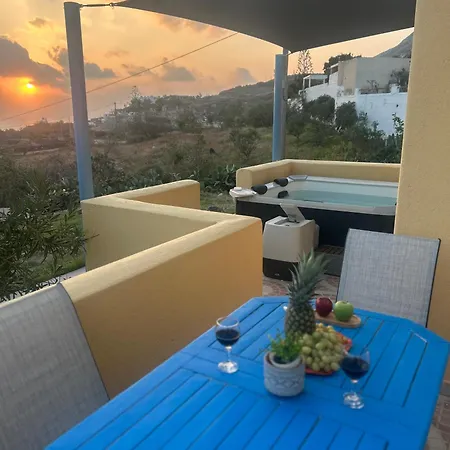 Kirina Private Traditional House Сasa de vacaciones Kamári