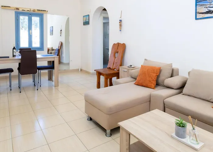 Kirina Private Traditional House *